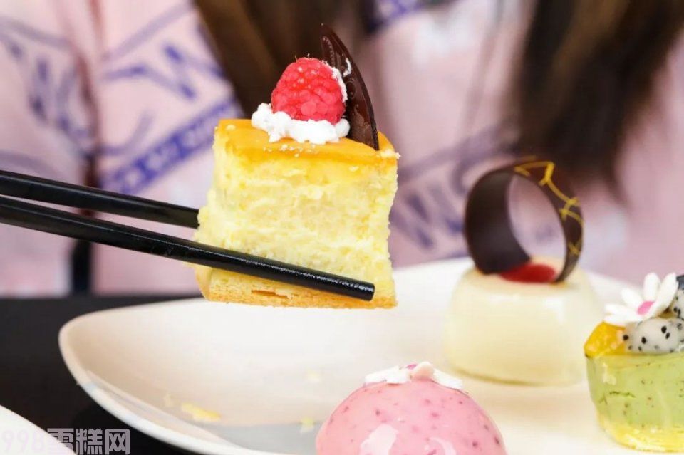 自助餐慕斯蛋糕怎么吃才好？這些做法你都知道嗎？(1)